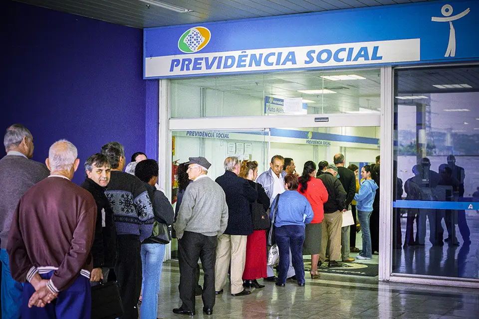 INSS tem que pagar juros sobre benefícios atrasados. Entenda